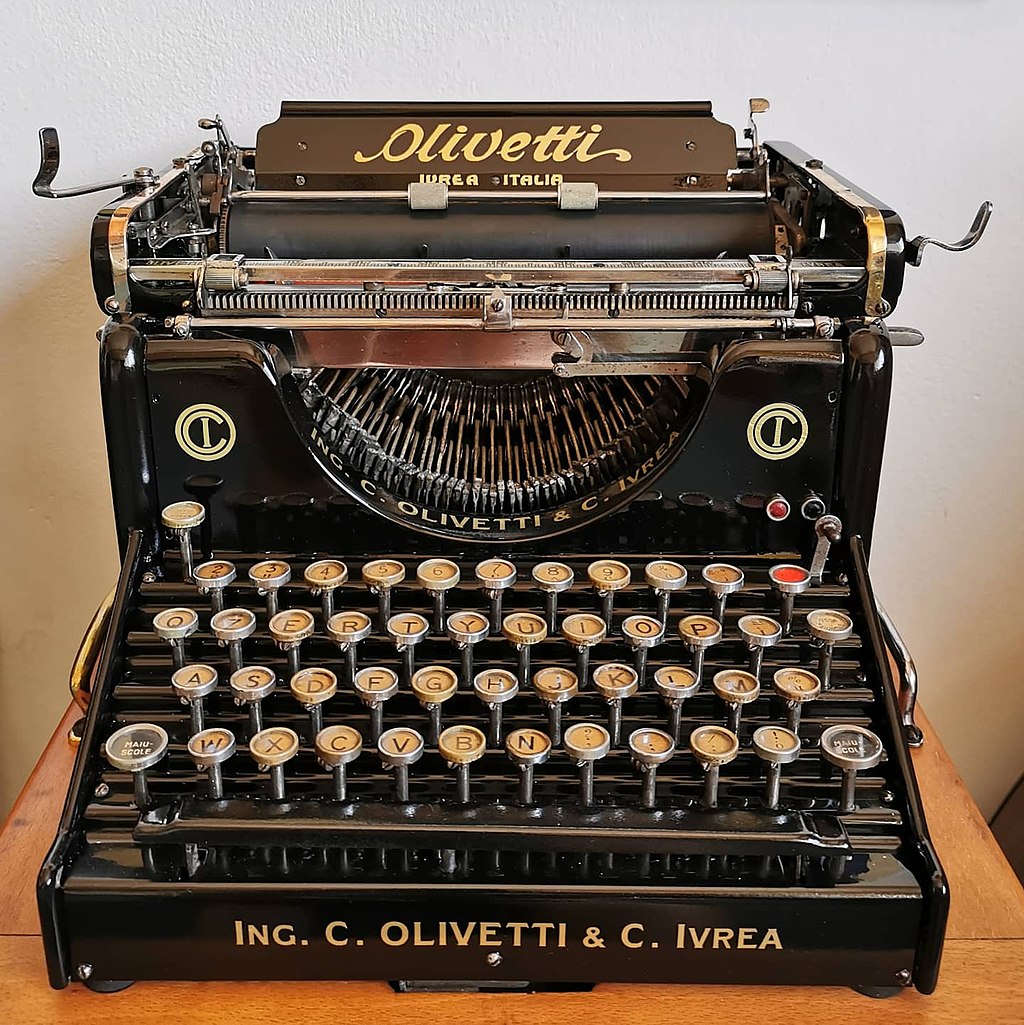 Механическая пишущая машинка Olivetti M-1 imgsrc Механическая пишущая машинка Olivetti M-1